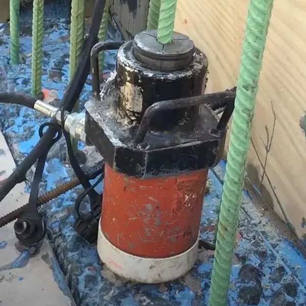 Rebar grips in situ